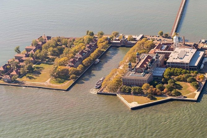 Private Statue of Liberty and Ellis Island Tour - Why a private tour helps at these two landmarks