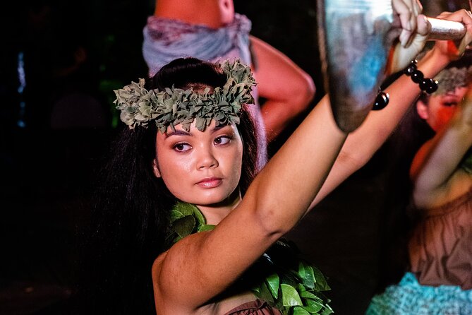 Queens Waikiki Luau with Dinner Buffet and Cultural Activities - The show builds toward the fireknife finale