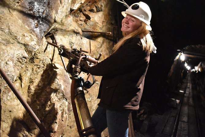 Real Gold Mine Tour with, gold panning and more - Gold panning in Eureka Creek