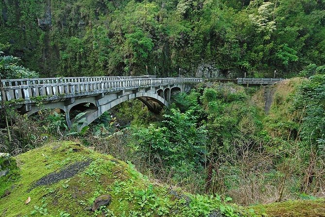 Road to Hana Adventure Maui Tour with Lunch - Wai’anapanapa’s black basalt coast