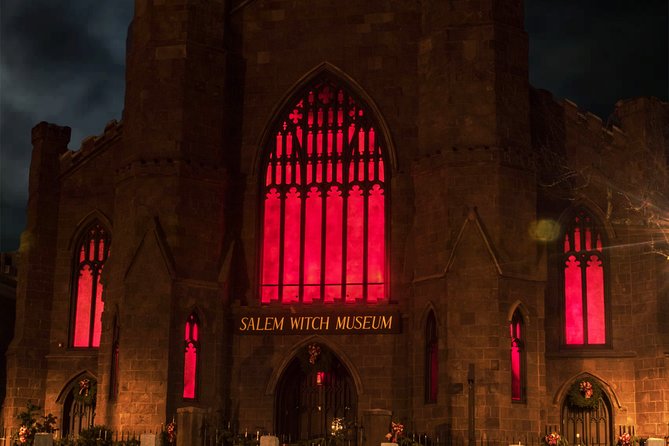 Salem Ghost Tour: Witches & Wicked Whispers - Salem Inn and the atmosphere of an old hotel