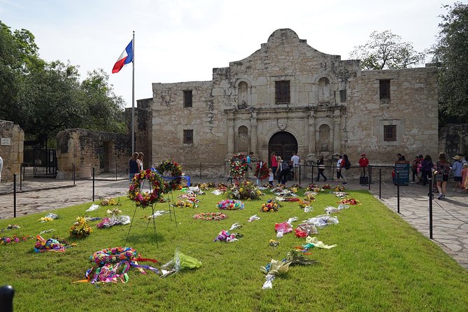 San Antonio Missions UNESCO World Heritage Sites Tour - Alamo Plaza and the story of San Antonio de Valero