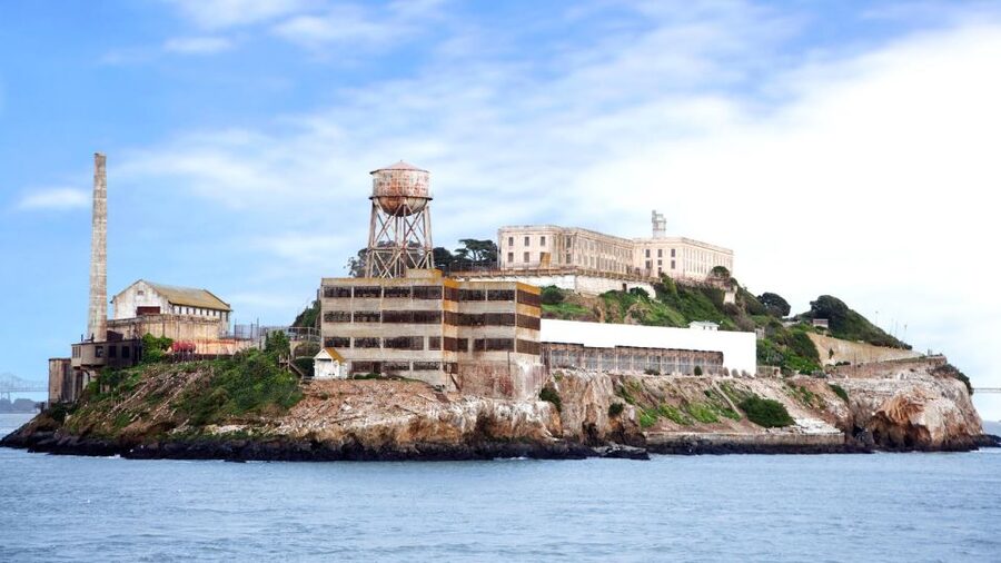 San Francisco: Alcatraz Tour with Muir Woods and Sausalito - The Golden Gate Bridge photo stop