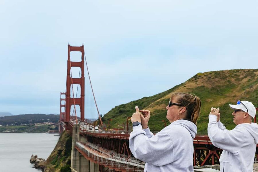 San Francisco: Muir Woods & Sausalito Tour with Ferry Option - Guides, buses, and the human side of the tour