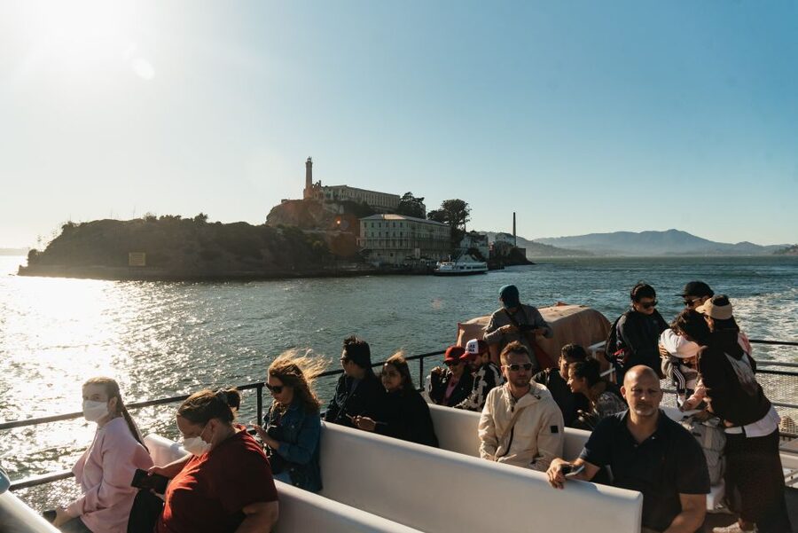 San Francisco: Skip-the-Line 1-Hour Bay Cruise by Boat - Pier 39 sea lions: a lively start
