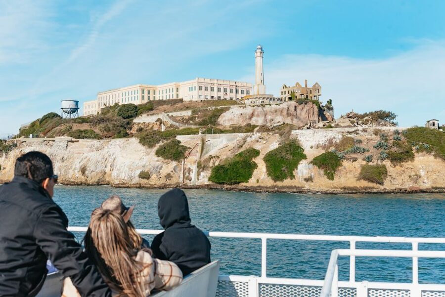 San Francisco: Skip-the-Line Escape from The Rock Bay Cruise - Seating, weather, and onboard comfort