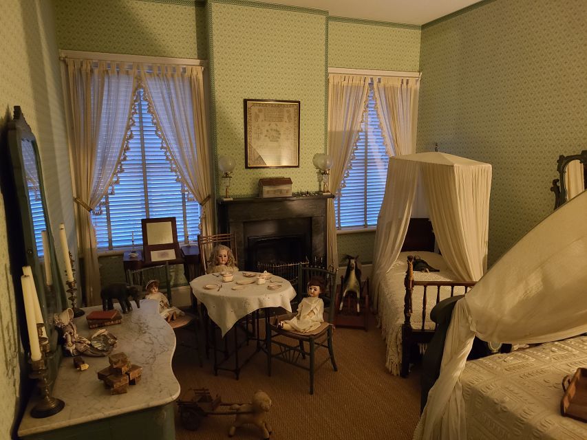 Savannah: Ghosts and Gravestones Tour with Low House Entry - Why this trolley tour works in Savannah