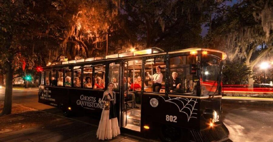 Savannah: Ghosts and Gravestones Tour with Low House Entry - Columbia Square and Colonial Park Cemetery