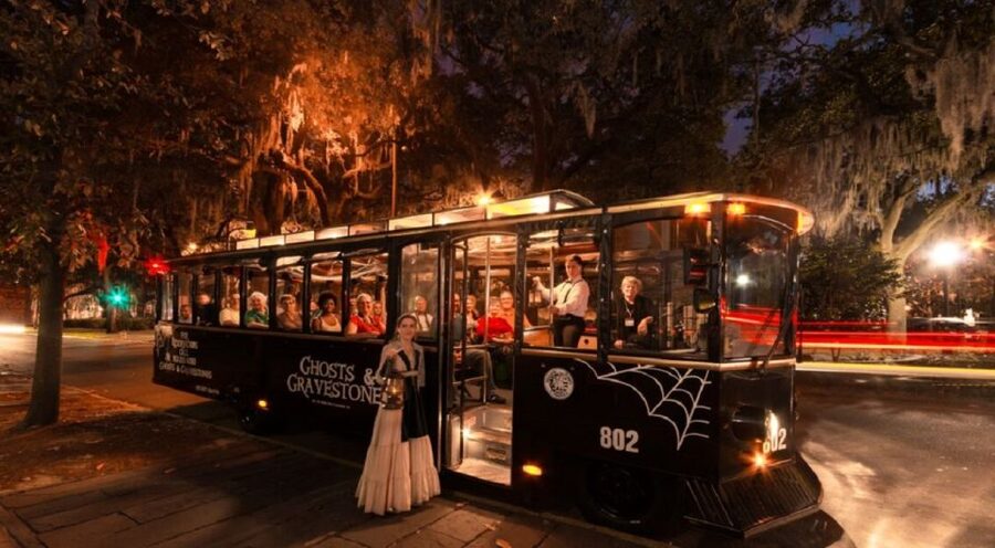 Savannah: Ghosts and Gravestones Tour with Low House Entry - Wright Square and Telfair Square