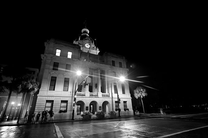 Savannah Haunted Pub Crawl Walking Tour - The Marshall House and Civil War hospital stories