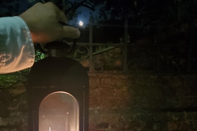 Savannah History and Haunts Candlelit Ghost Walking Tour - Who should book this tour?