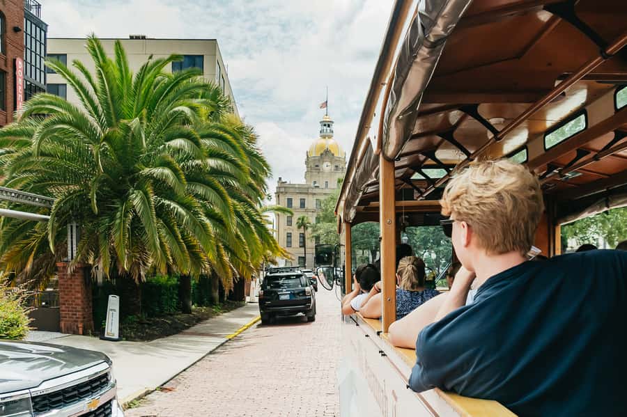 Savannah: Old Savannah Tours Historic Overview - Riding through Savannah’s historic districts