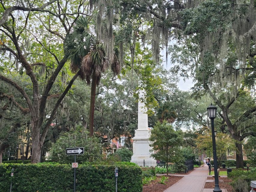 Savannah: Old Town Hop-On Hop-Off Trolley Tour - Davenport House and Colonial Park Cemetery