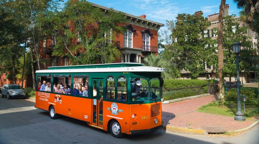 Savannah: Old Town Hop-On Hop-Off Trolley Tour - Forsyth Park and Calhoun Square