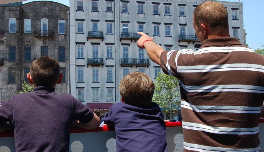Savannah: Riverboat Narrated Harbor Sightseeing Cruise - Food, drinks, and the practical onboard tradeoff