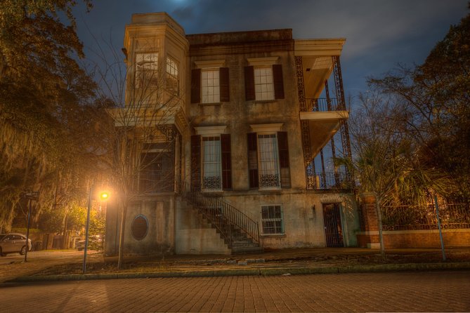 Savannah's Ghost City "Dead of Night" Walking Night Tour - The Marshall House and its Civil War hospital past