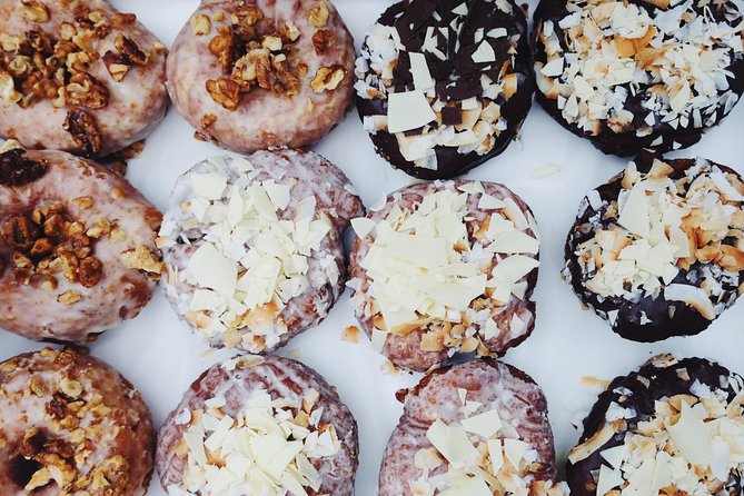 Seattle Delicious Donut Adventure & Walking Food Tour - How much food do you receive?