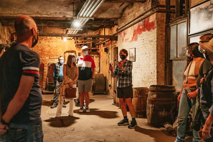 Seattle: Guided Underground Walking Tour - How the guide shapes the experience