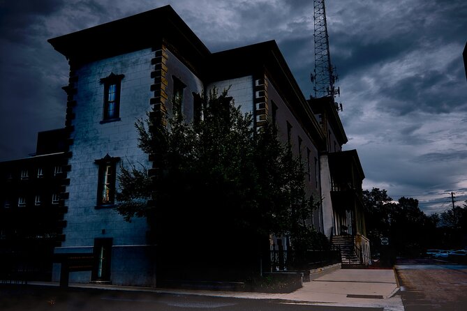 Sixth Sense Savannah Ghost Tour - The original square and Savannah’s buried past