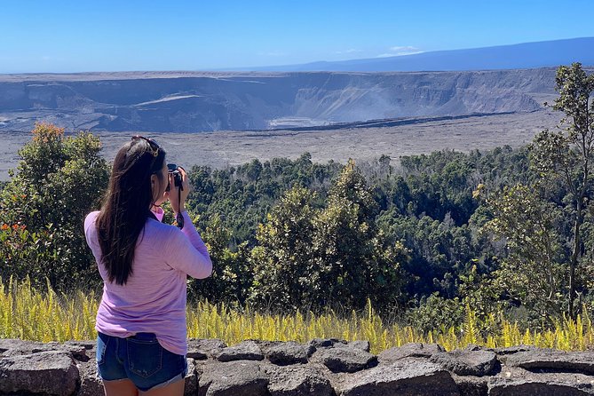 Small Group Big Island Twilight Volcano and Stargazing Tour - Punaluʻu Bakery and the southern black sand coast