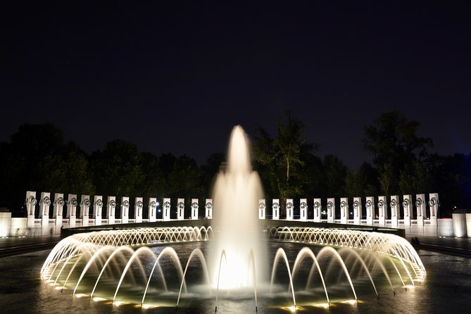 Small Group National Mall Night Tour with 10 Top Attractions - Vietnam Veterans Memorial and its related memorials
