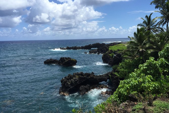 Small-Group Road to Hana Adventure Tour with Pickup & Lunch - The return route includes quick viewpoints and photo stops