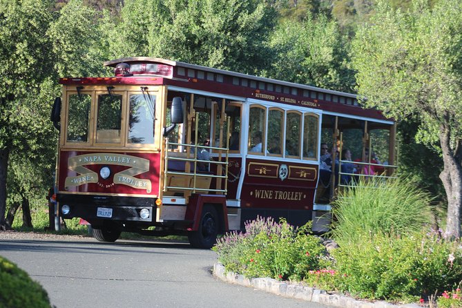 Sonoma Valley Open Air Wine Trolley Tour - Lunch gives the six-hour day a needed pause