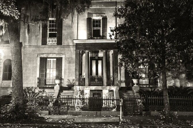 Spirits and Scoundrels Adults Only Savannah Ghost Tour | 10pm - Why a 10 p.m. ghost walk works in Savannah
