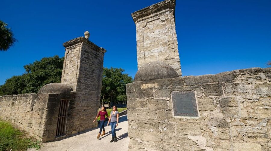 St. Augustine: Hop-on Hop-off Trolley Tour with Museum Entry - Why the trolley makes sense in St. Augustine