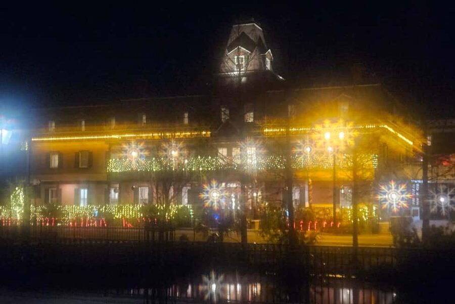 St Augustine: Nights of Lights Trolley Tour - Magical glasses, music, cider, and cookies