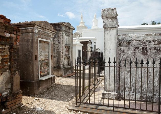 St. Louis Cemetery No. 1 Official Walking Tour - Comfort, weather, and mobility