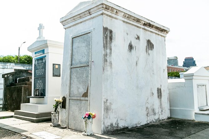 St. Louis Cemetery No. 1 Official Walking Tour - How to get the best tour possible