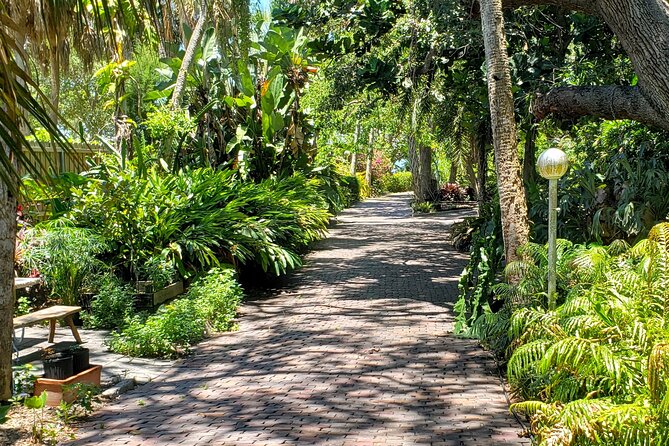 St. Petersburg Jungle Prada Site History Tour - Who will enjoy this tour most