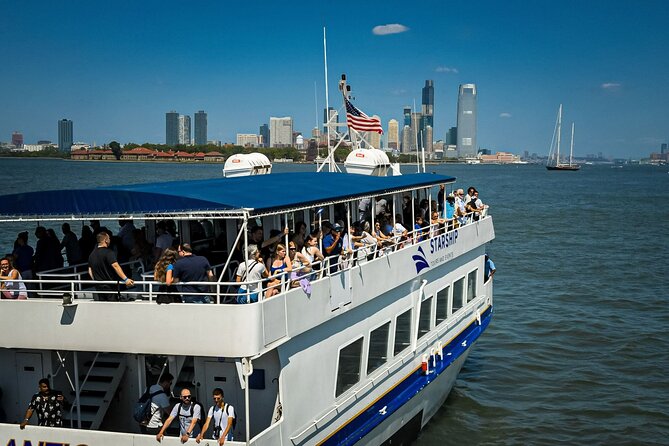 Starship Landmark 90 Minute Sightseeing Cruise - The Brooklyn Bridge from the water