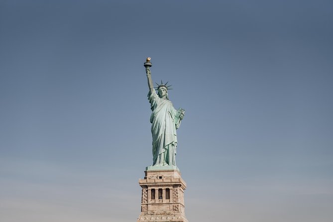 Statue of Liberty and Ellis Island Guided Tour with Ferry - Choosing between two hours and four hours