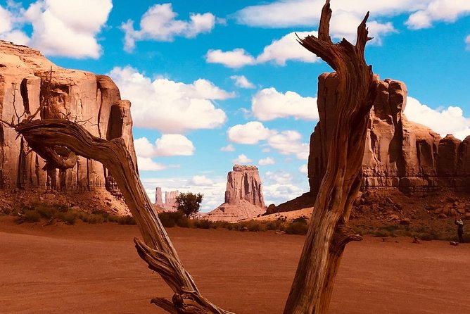 Sunset Tour of Monument Valley - Sun’s Eye and Anasazi petroglyphs