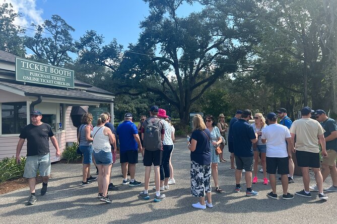 Swamp Boat Ride and Oak Alley Plantation Tour from New Orleans - What wildlife can you expect to see?