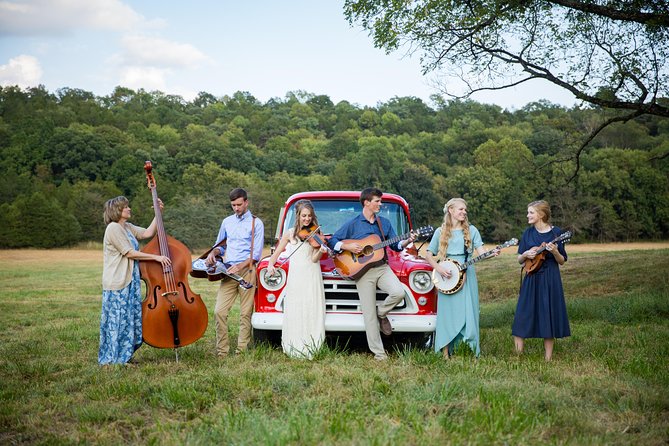 The Petersens at The Little Opry Theatre in Branson - Family comedy keeps the music relaxed