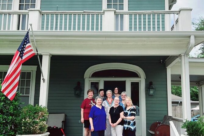 Top Waco Fixer Upper/City Tour: 5 Star, Award Winning, Affordable - Riding through Waco with a local guide