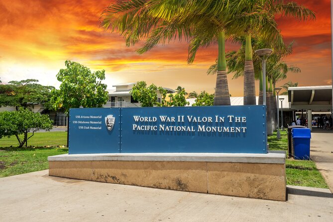 Tribute to Pearl Harbor Arizona Memorial and Honolulu City Tour - The ten-minute stop at King Kamehameha