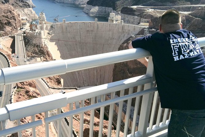 Ultimate VIP Hoover Dam Tour from Las Vegas with Lunch - A Quick Las Vegas Sign Photo Stop