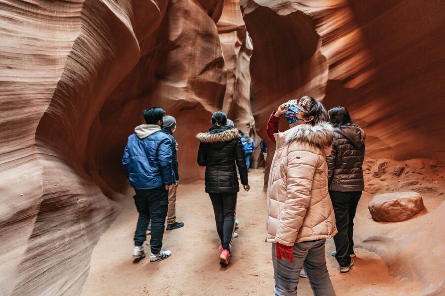 Vegas: Antelope Canyon & Horseshoe Bend Tour at Golden Hour - The guides can make or break the long day