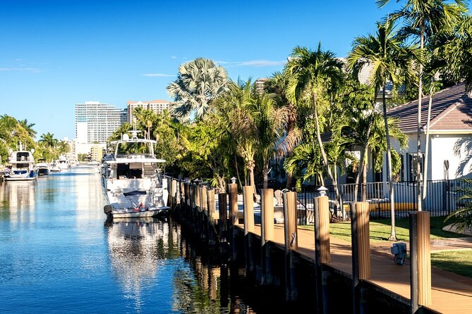 Venice of America Tour | Millionaire's Row | Complimentary Drinks - Choosing between the upper deck and cabin