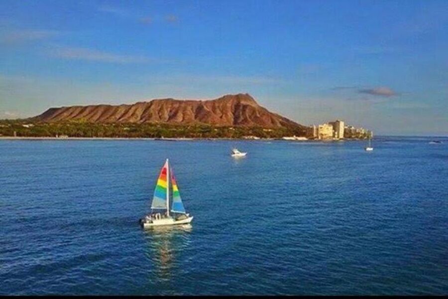Waikiki Beach: Turtle Snorkeling and Sailing on Hāwea - Crew service and the small details that matter