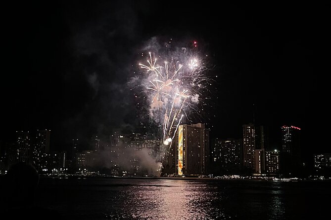 Waikiki: Friday Night Fireworks Catamaran Cruise - Finding the fireworks view near Hilton Hawaiian Village