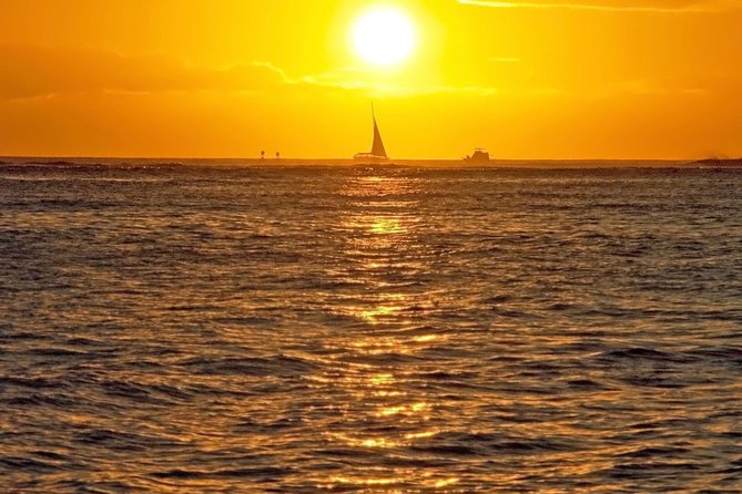 Waikiki Signature Sunset Catamaran Sail - Bento snacks and two drinks