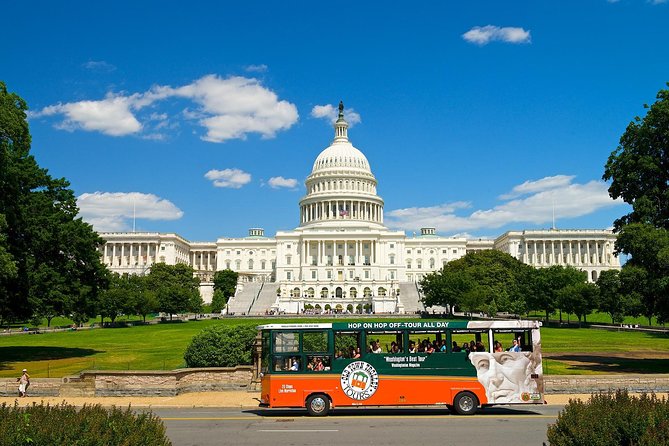 Washington DC Hop-On Hop-off Trolley Tour with 15 Stops - Live guides, app narration, and the human factor