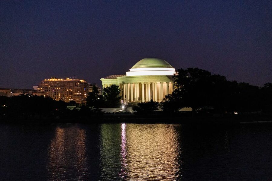 Washington DC: Monuments by Moonlight Nighttime Trolley Tour - Lincoln, Vietnam, and Korean War Memorials