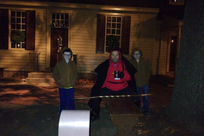 Williamsburg Ghosts, Witches and Pirates Tour - Guide style makes or breaks the evening