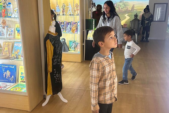 Wizard of OZ Museum tour - What to expect from the projected Oz experience